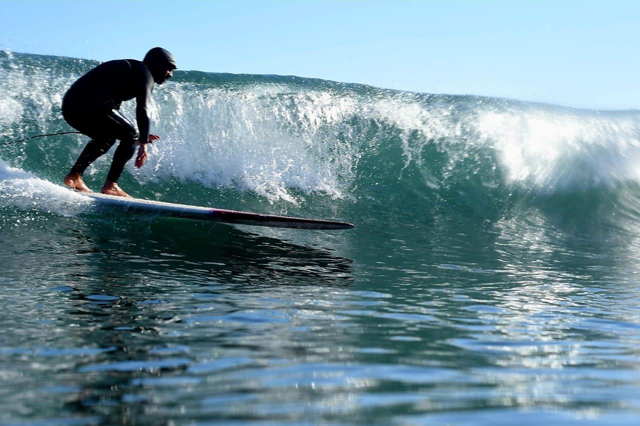 Clases de Surf Concón - Surfer en Ola